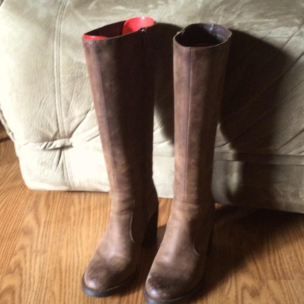 Brown knee-high Born boots